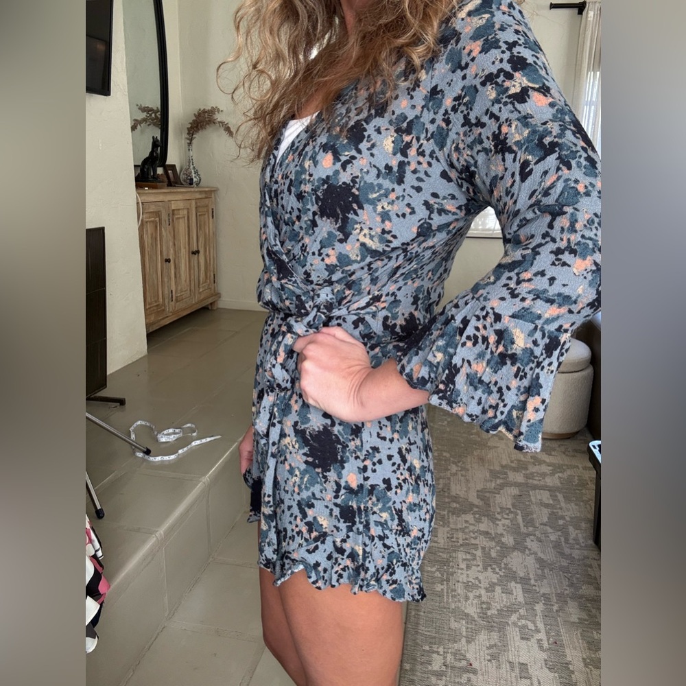 Free People Floral Wrap Romper Boho Ruffle Tie Waist Blue Size S - Picture 3 of 12
